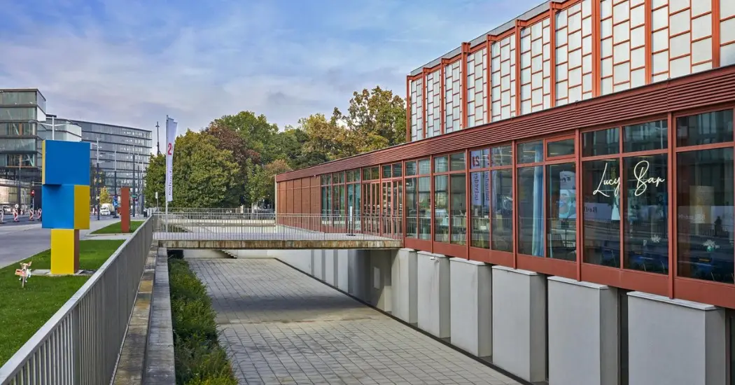 Exterior of the Belvedere 21 museum with the view of the Lucy Bar.