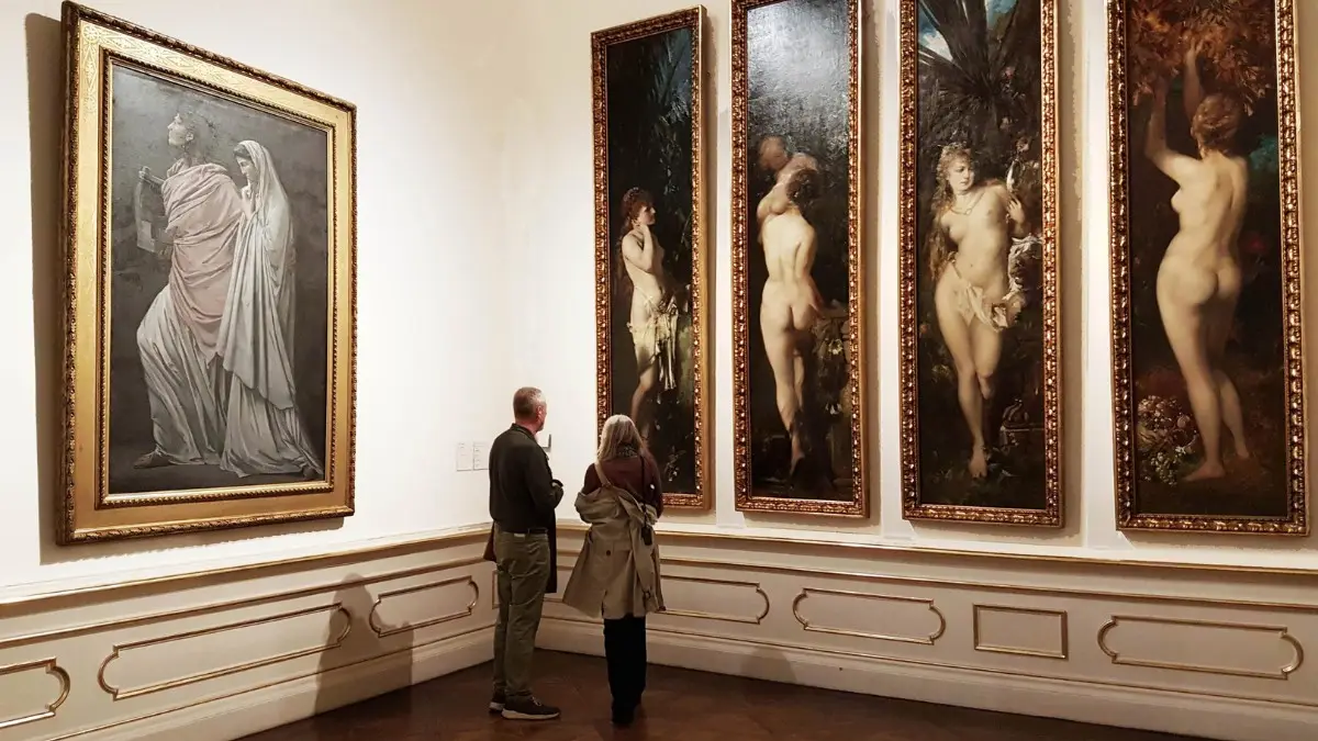 Visitors admiring Hans Makart’s The Five Senses at Belvedere Visitors admiring Hans Makart’s The Five Senses at Belvedere