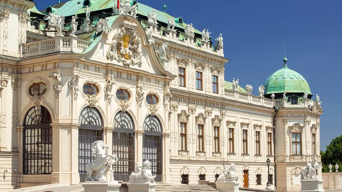 A closer view of the Upper Belvedere palace entrance.