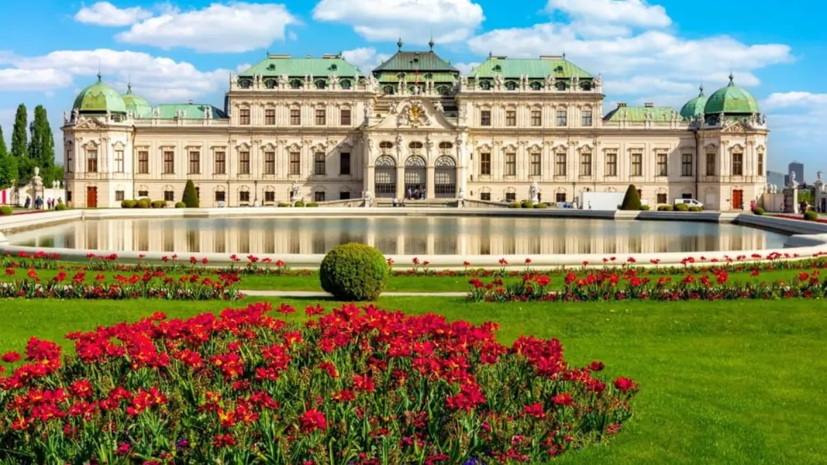 upper-belvedere-garden-view Belvedere Palace in Vienna with a flower garden and reflecting pond in front.
